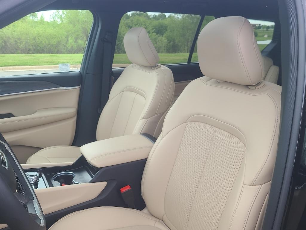 used 2024 Jeep Grand Cherokee L car, priced at $39,999