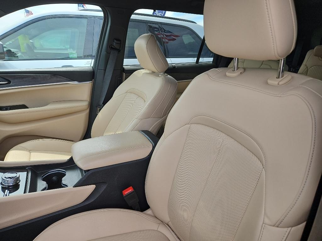 used 2024 Jeep Grand Cherokee L car, priced at $39,395