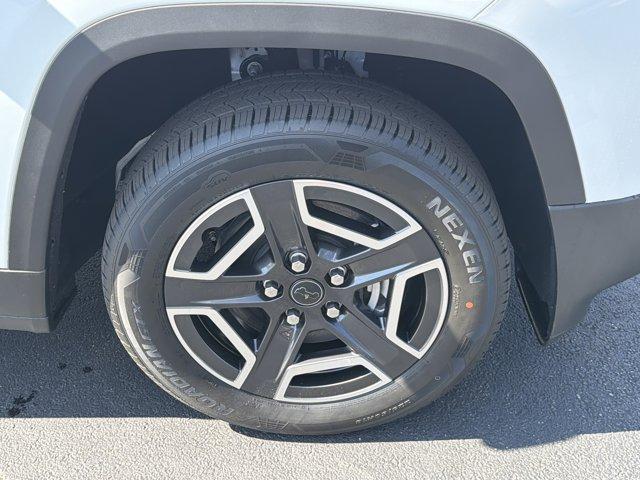 new 2026 Jeep Cherokee car, priced at $37,697
