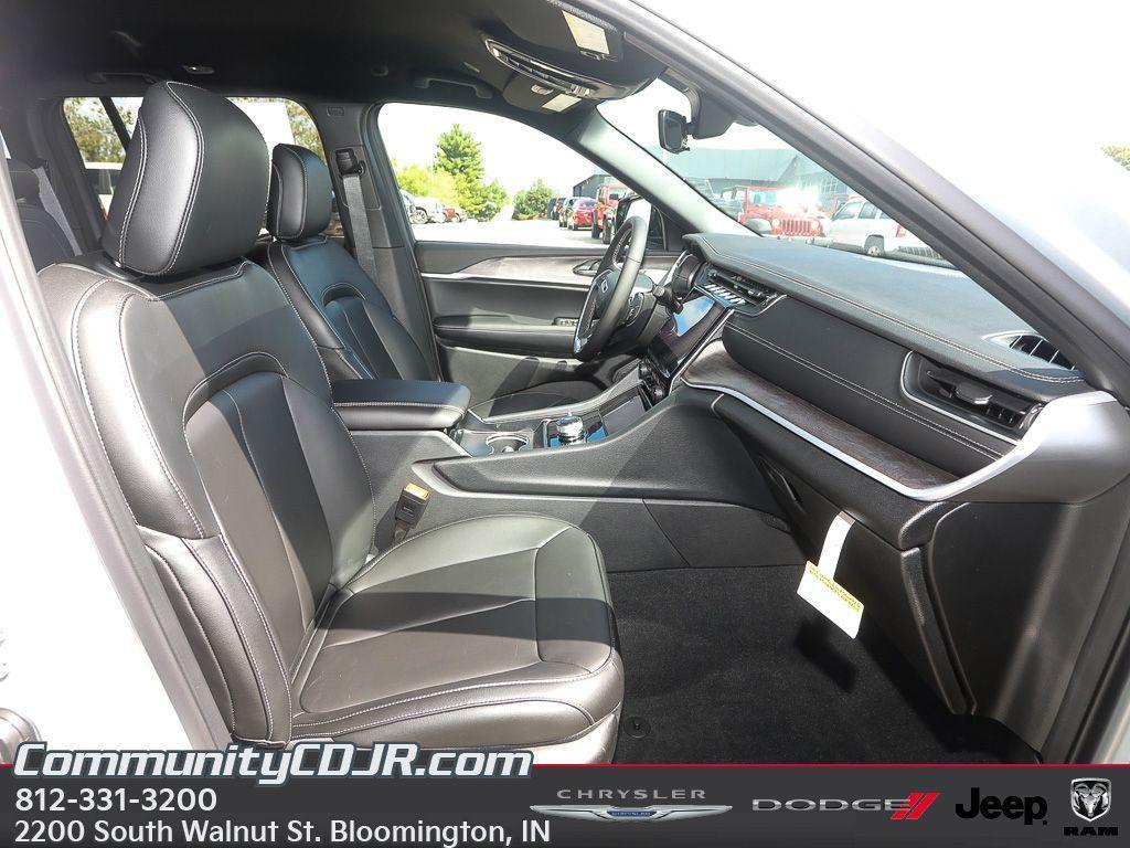 new 2025 Jeep Grand Cherokee car, priced at $45,000