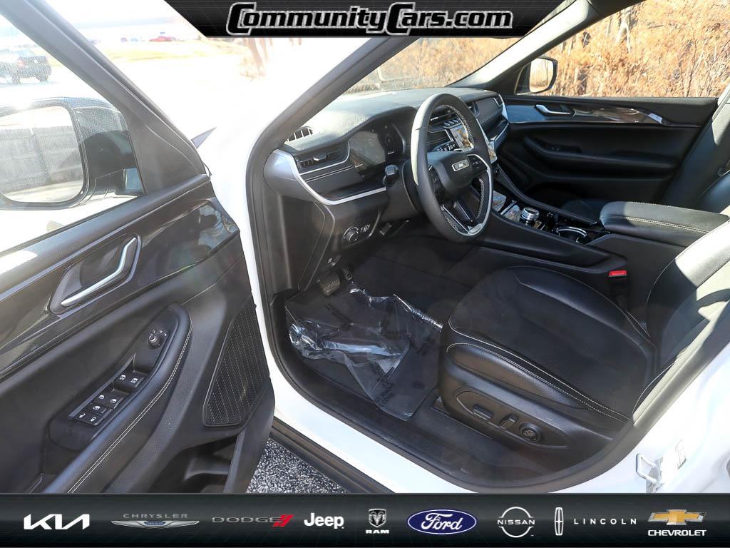 used 2023 Jeep Grand Cherokee car, priced at $29,400