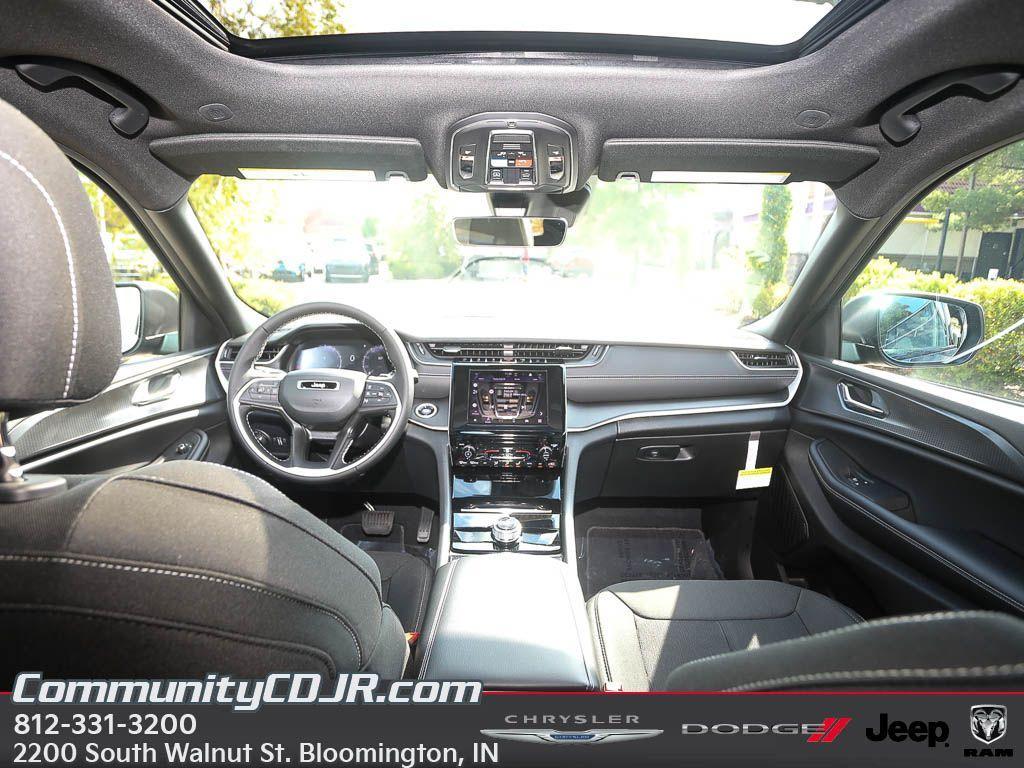 new 2025 Jeep Grand Cherokee car, priced at $39,900