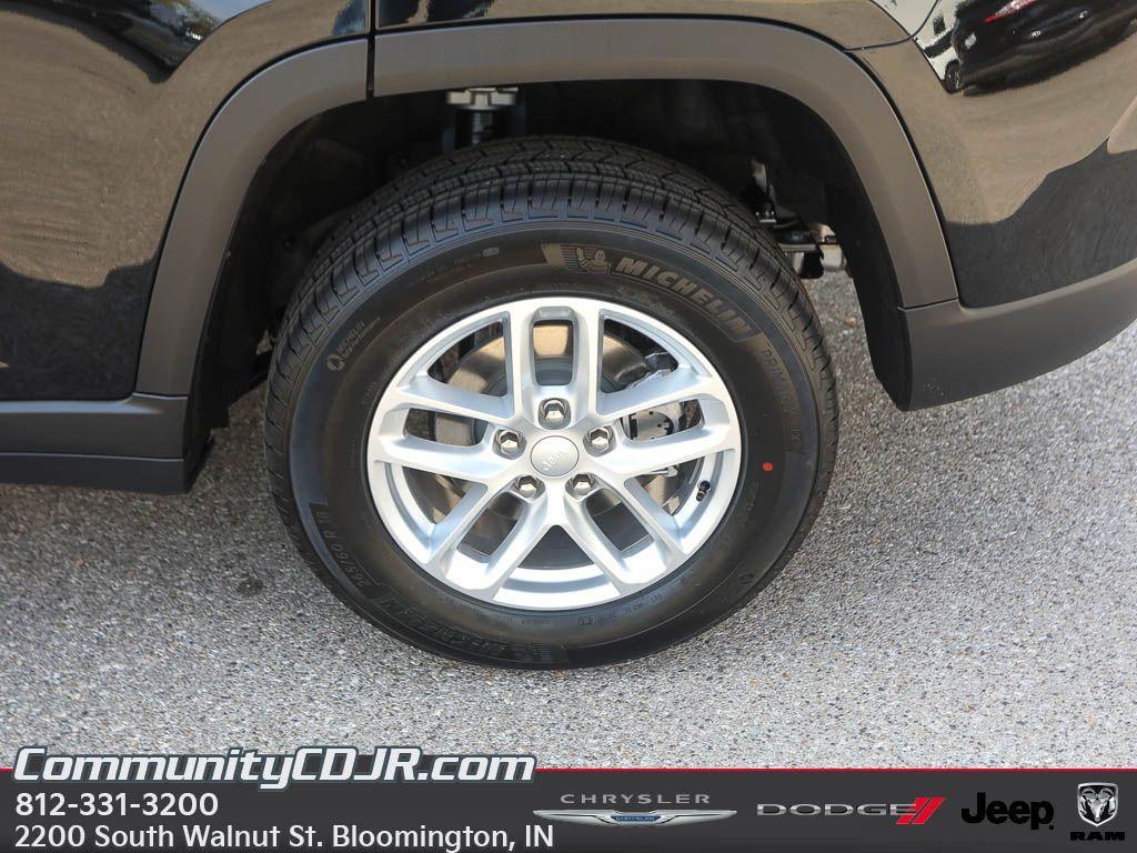 new 2025 Jeep Grand Cherokee car, priced at $39,900