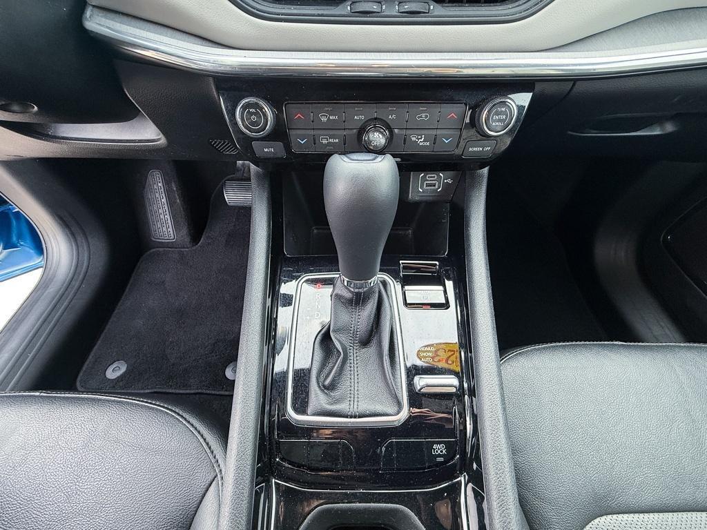 used 2023 Jeep Compass car, priced at $22,100