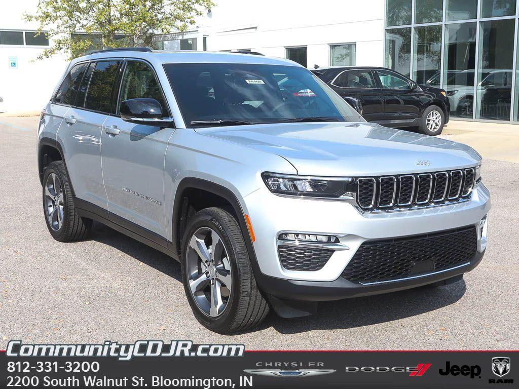 new 2025 Jeep Grand Cherokee car, priced at $47,000