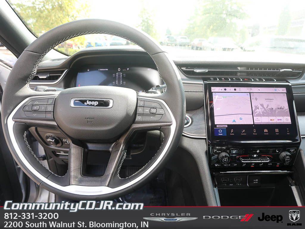 new 2025 Jeep Grand Cherokee car, priced at $47,000