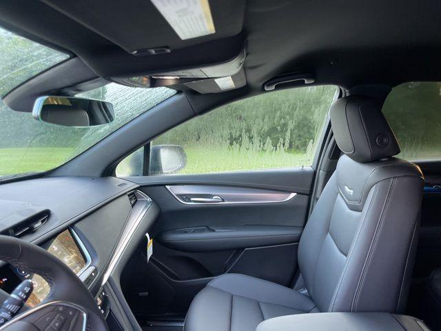 new 2025 Cadillac XT5 car, priced at $41,935