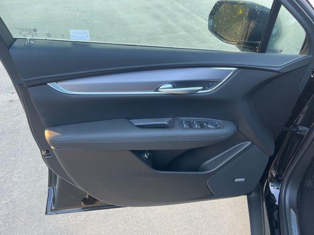 new 2025 Cadillac XT5 car, priced at $41,935