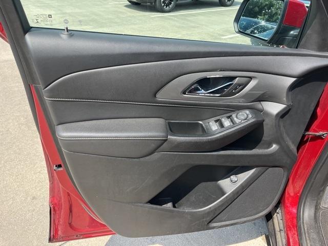 used 2023 Chevrolet Traverse car, priced at $26,490