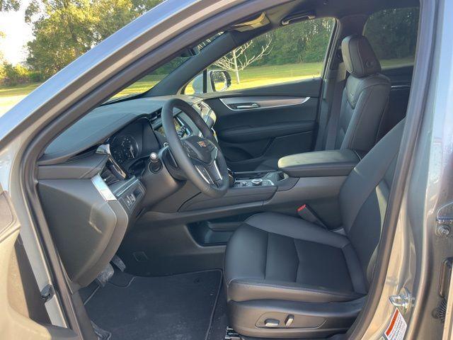 new 2026 Cadillac XT5 car, priced at $46,624