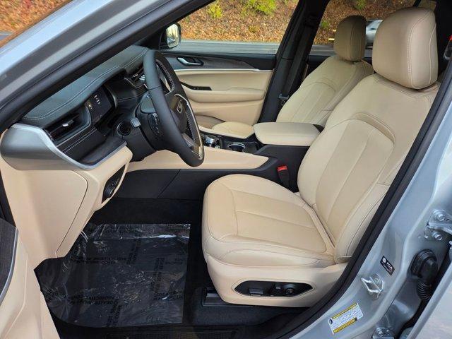 new 2025 Jeep Grand Cherokee car