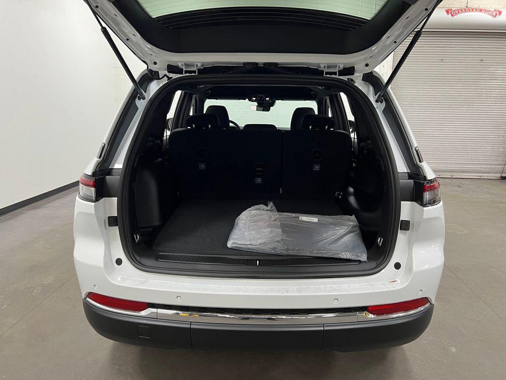 new 2025 Jeep Grand Cherokee car, priced at $38,706