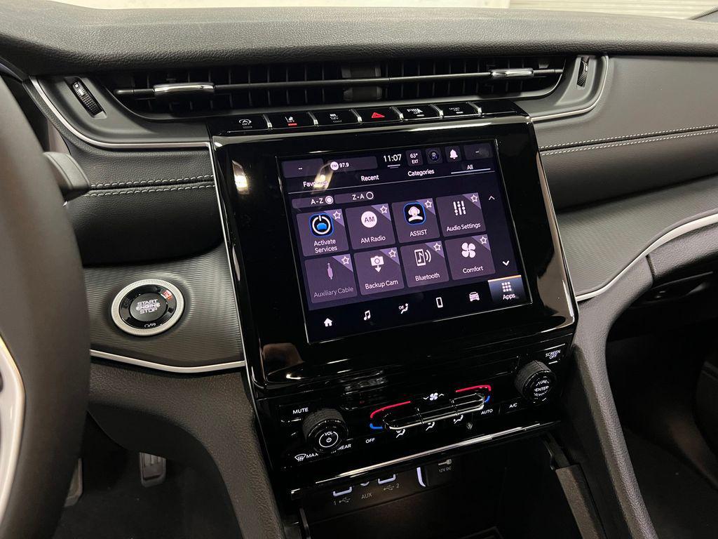 new 2025 Jeep Grand Cherokee car, priced at $38,706