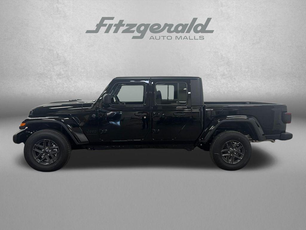 new 2025 Jeep Gladiator car, priced at $43,664