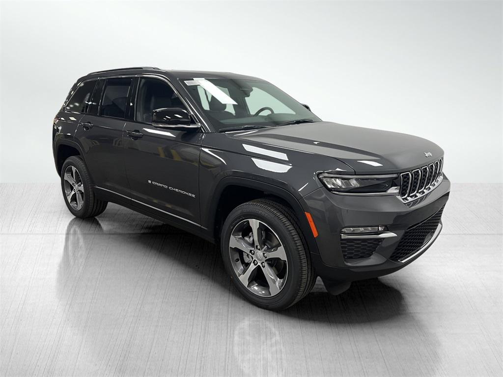 new 2025 Jeep Grand Cherokee car, priced at $37,995