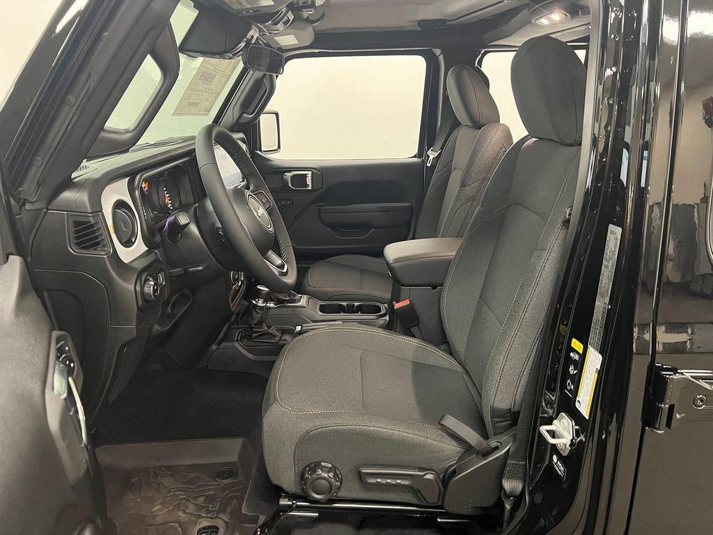 new 2025 Jeep Gladiator car, priced at $41,035