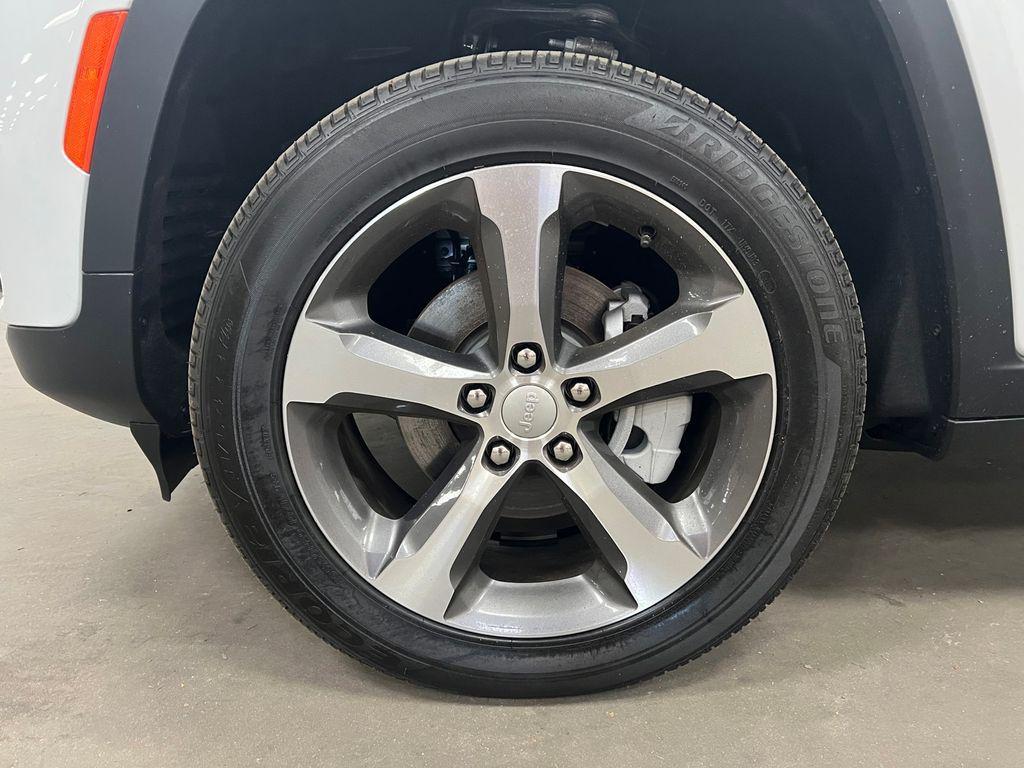 new 2025 Jeep Grand Cherokee car, priced at $41,684