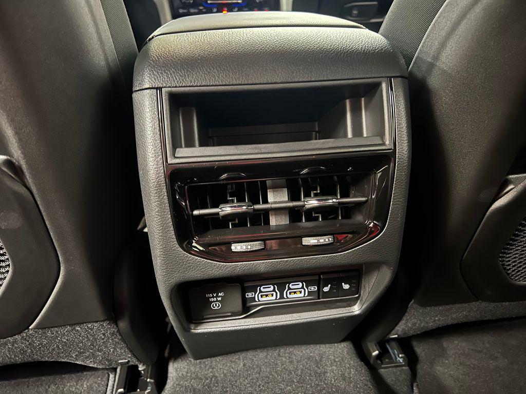 new 2025 Jeep Grand Cherokee car, priced at $41,684