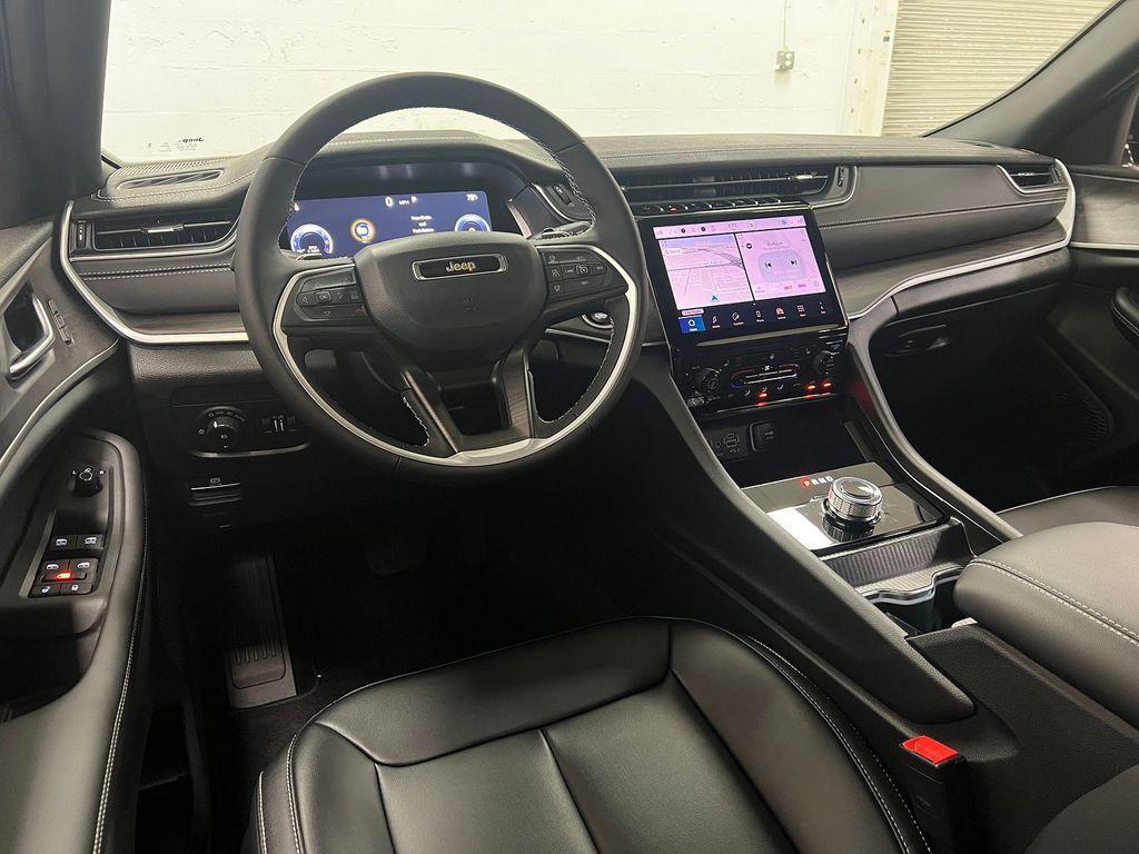 new 2025 Jeep Grand Cherokee car, priced at $41,684