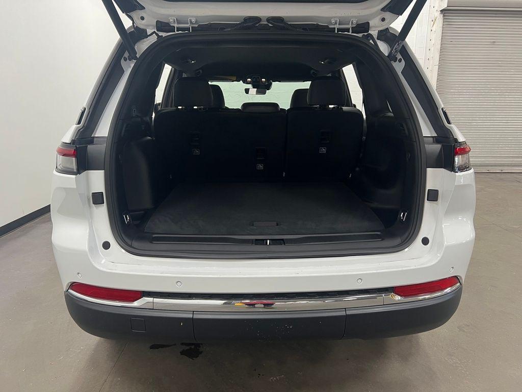 new 2025 Jeep Grand Cherokee car, priced at $41,684