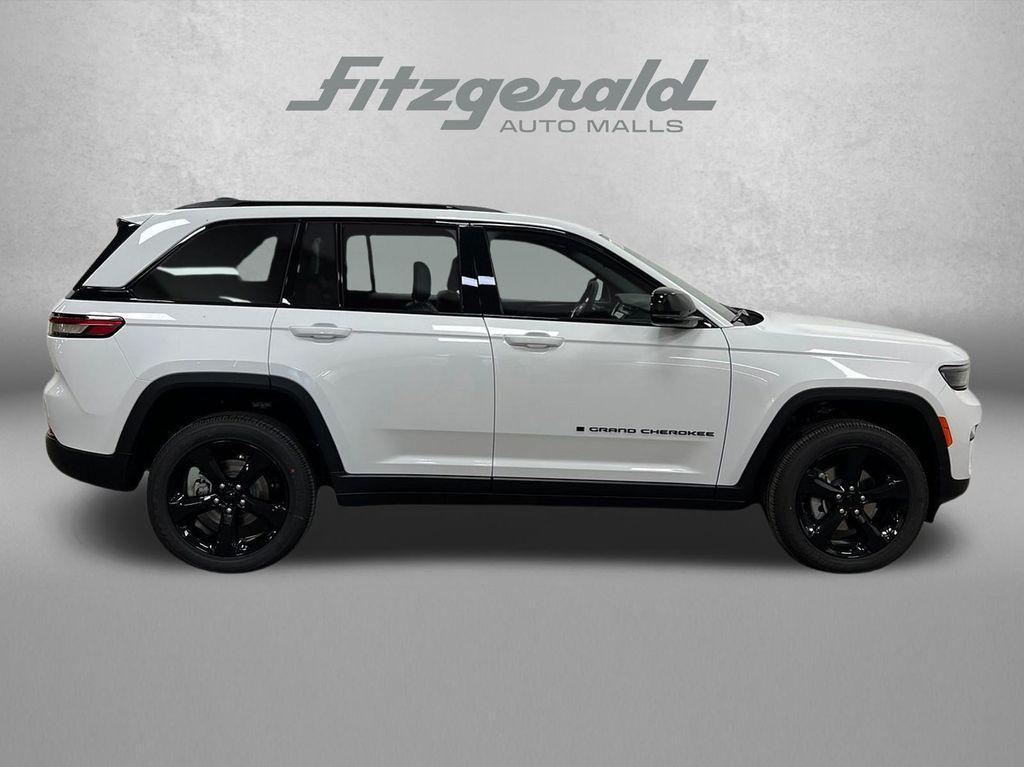 new 2025 Jeep Grand Cherokee car, priced at $41,030