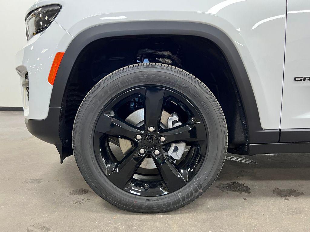 new 2025 Jeep Grand Cherokee car, priced at $41,030