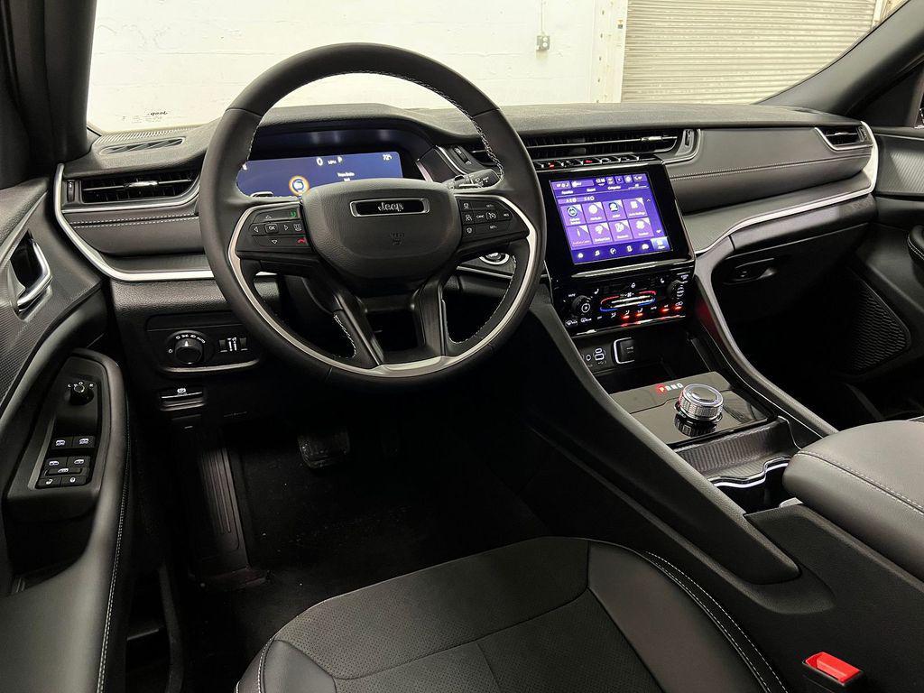 new 2025 Jeep Grand Cherokee car, priced at $41,030