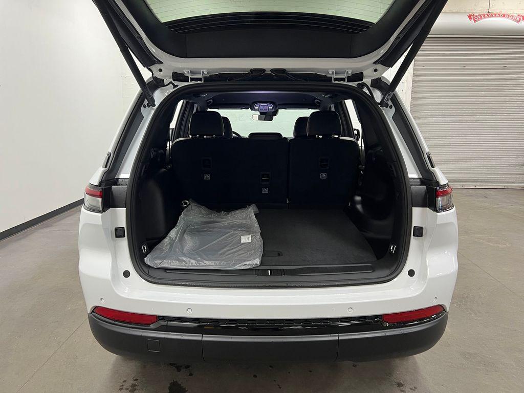 new 2025 Jeep Grand Cherokee car, priced at $45,973