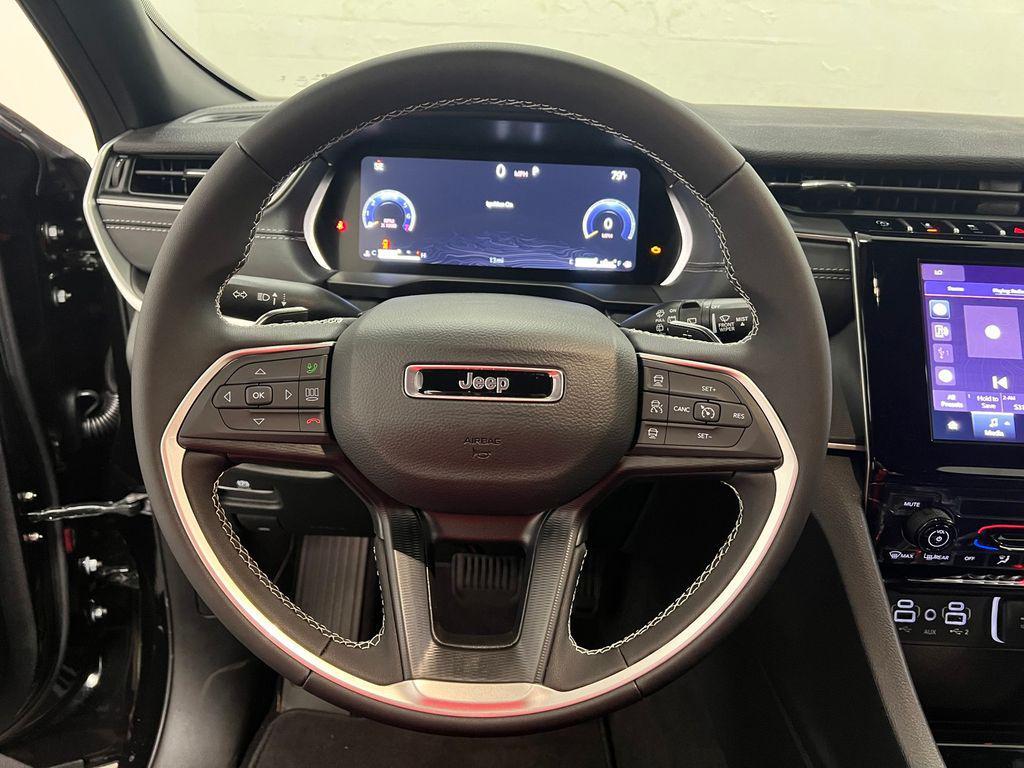 new 2025 Jeep Grand Cherokee car, priced at $38,154