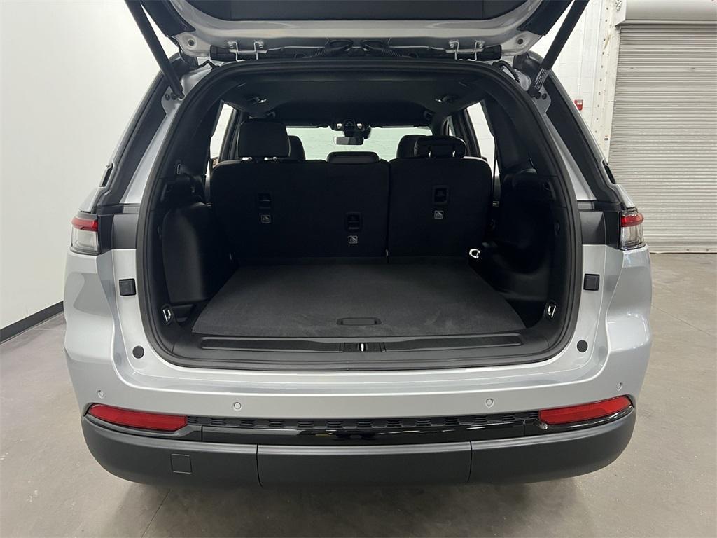 new 2025 Jeep Grand Cherokee car, priced at $43,400