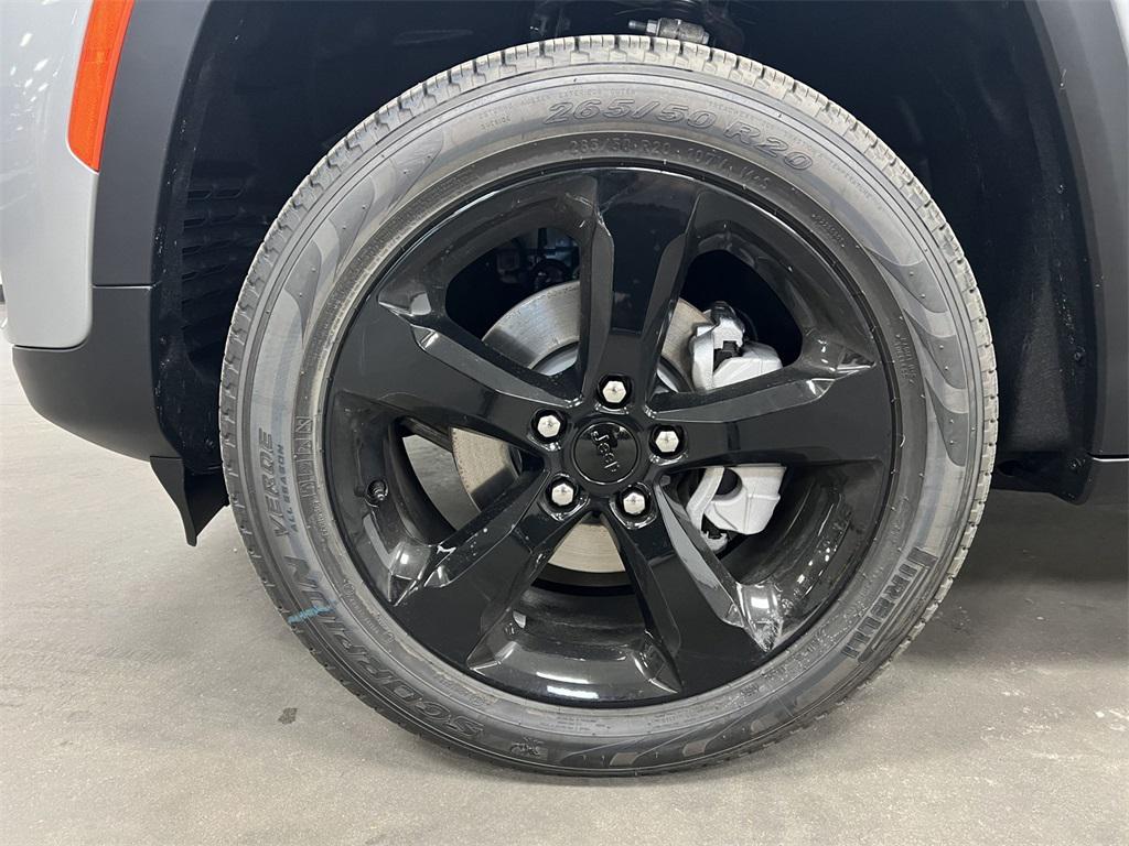 new 2025 Jeep Grand Cherokee car, priced at $43,400