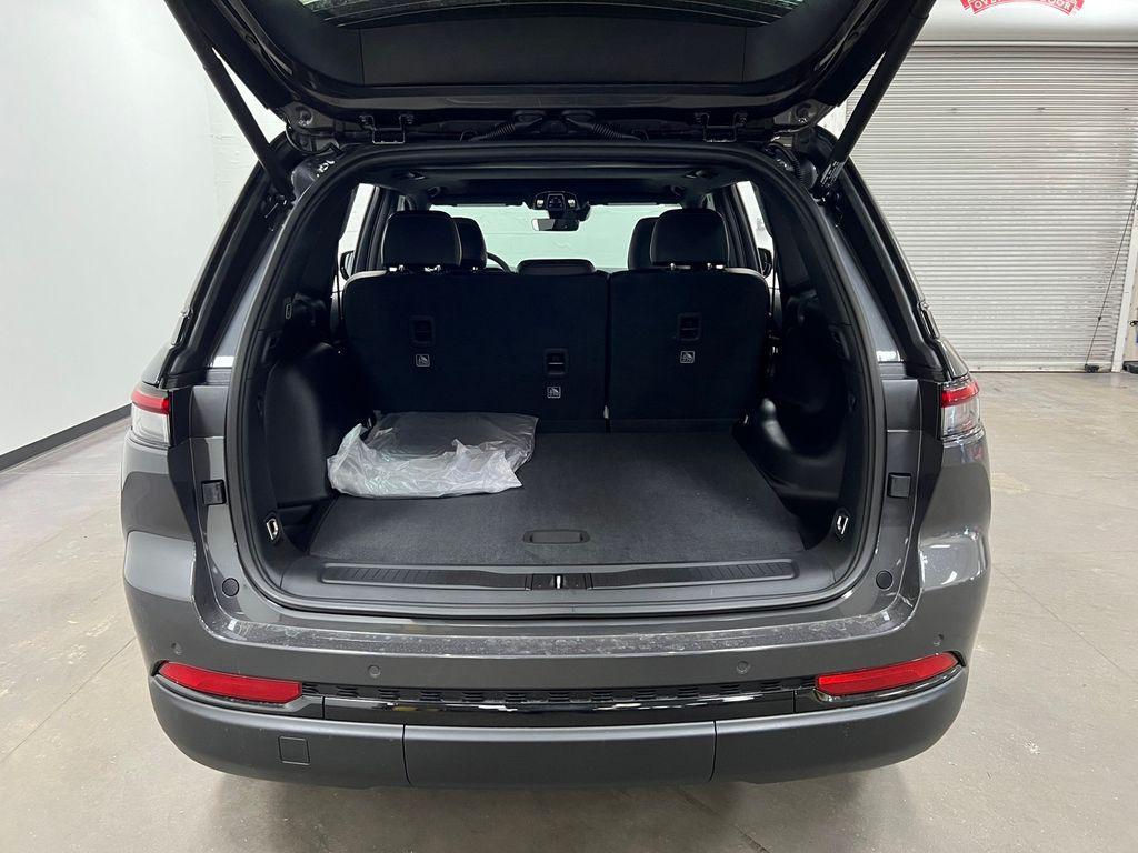 new 2025 Jeep Grand Cherokee car, priced at $41,566