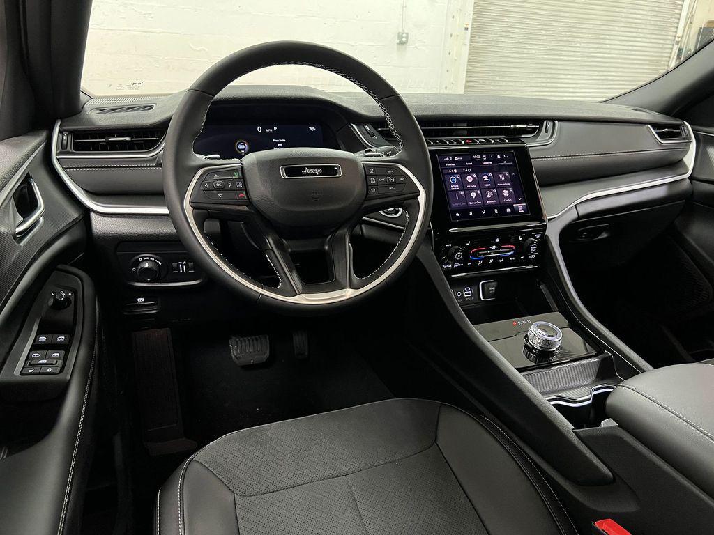 new 2025 Jeep Grand Cherokee car, priced at $41,566