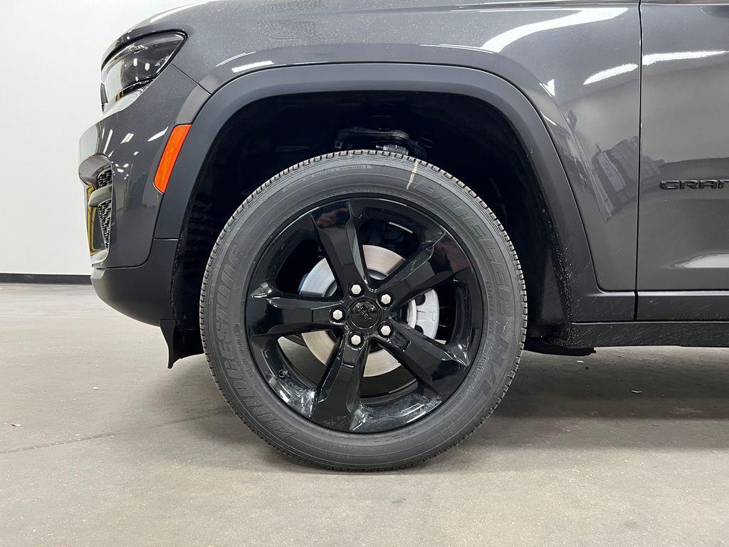 new 2025 Jeep Grand Cherokee car, priced at $41,566