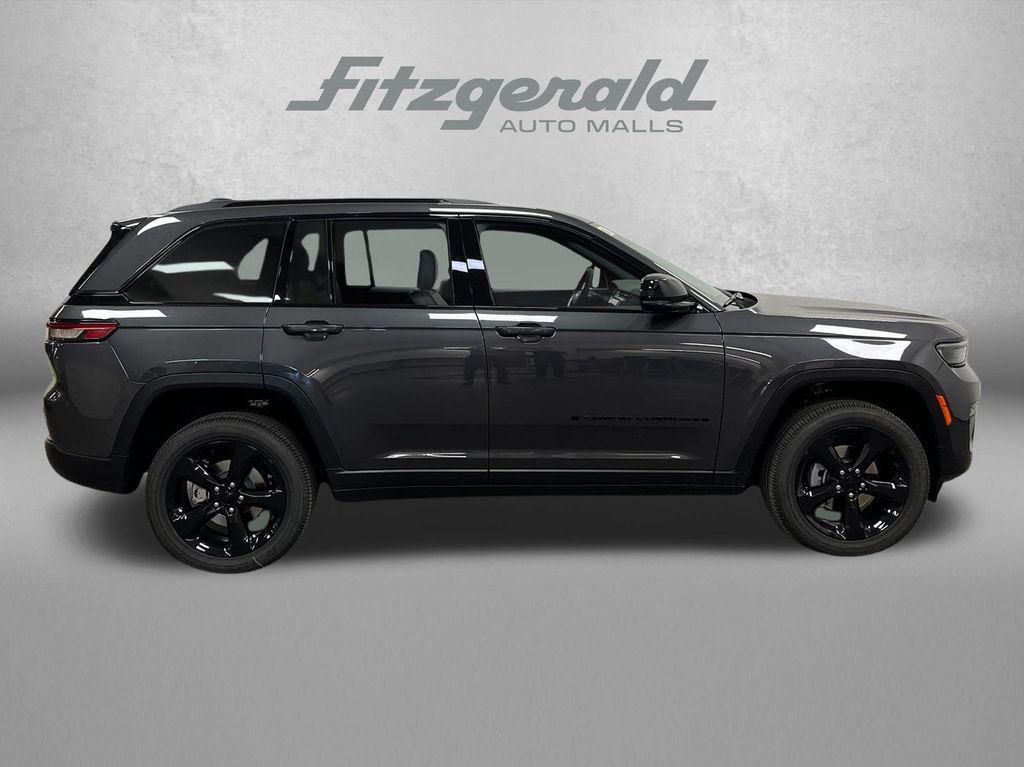 new 2025 Jeep Grand Cherokee car, priced at $41,566
