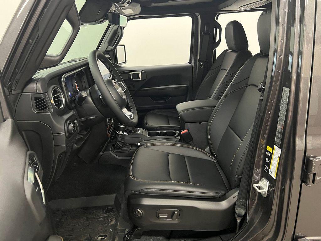 new 2025 Jeep Wrangler car, priced at $55,652