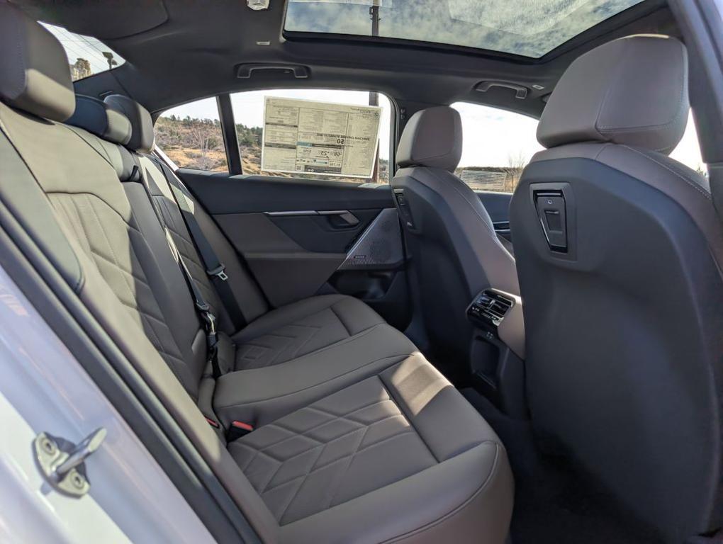 new 2026 BMW 550e car