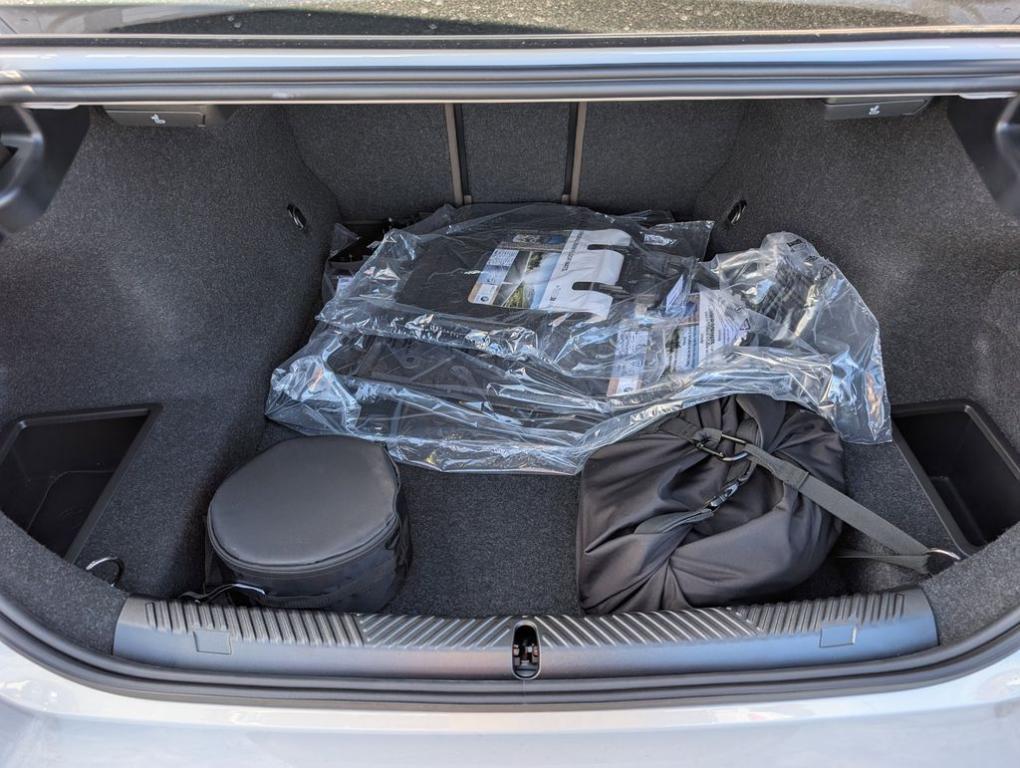 new 2026 BMW 550e car