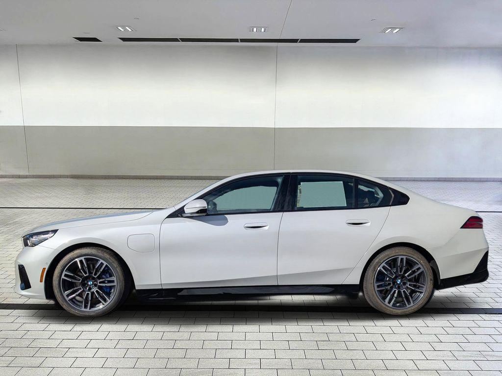 new 2026 BMW 550e car