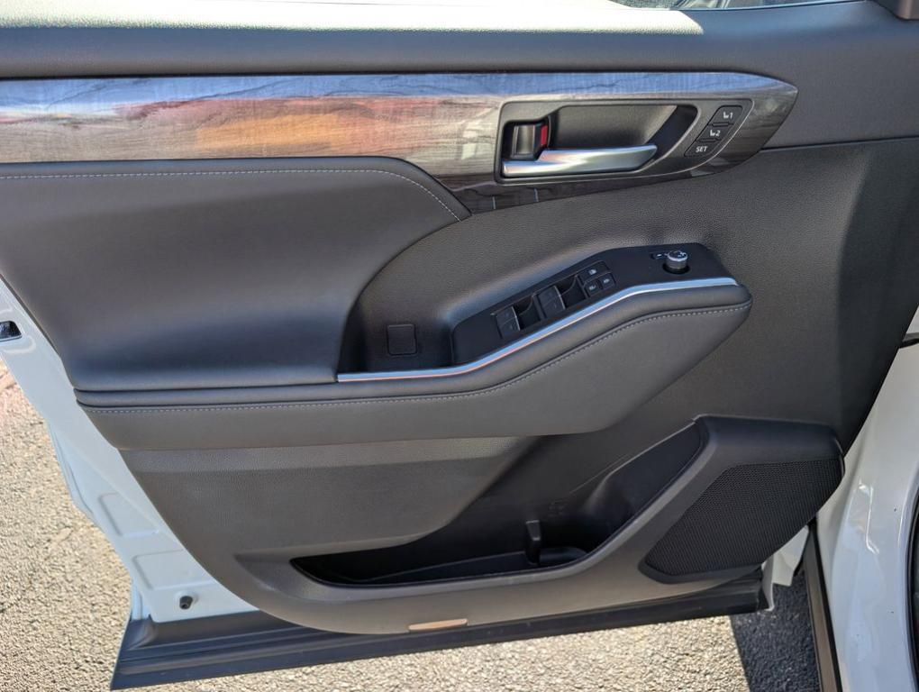 used 2023 Toyota Highlander car, priced at $38,290
