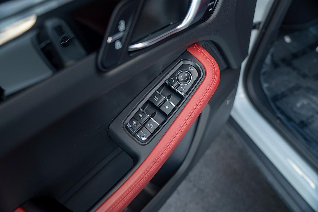 used 2025 Porsche Macan car, priced at $65,900