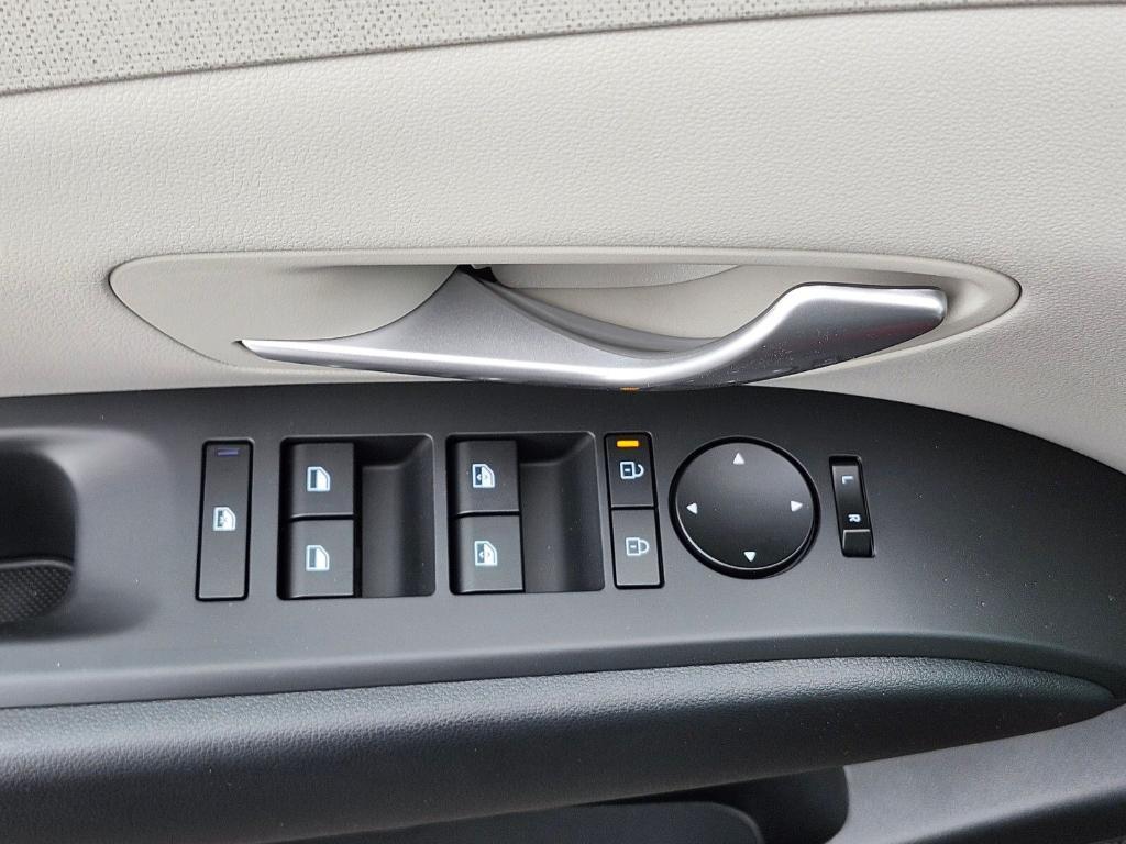 new 2026 Hyundai TUCSON Hybrid car, priced at $37,725