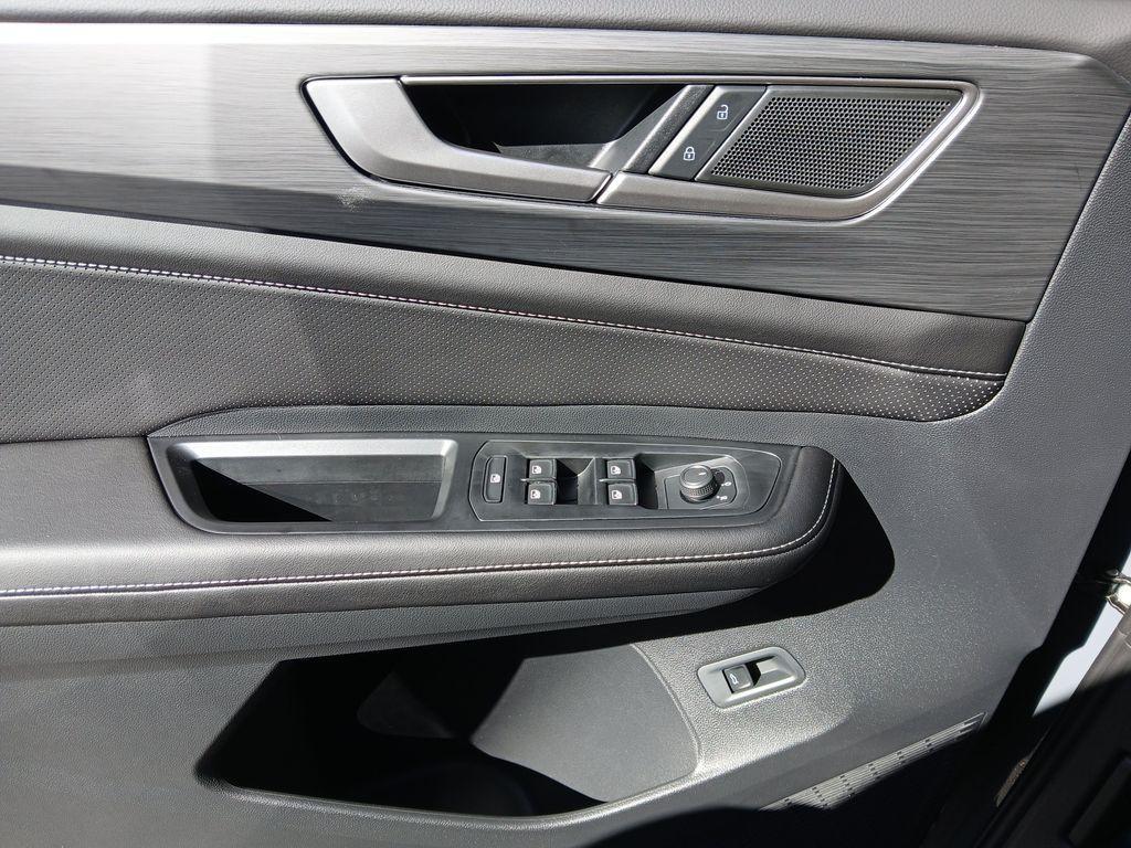 new 2026 Volkswagen Atlas Cross Sport car, priced at $44,700