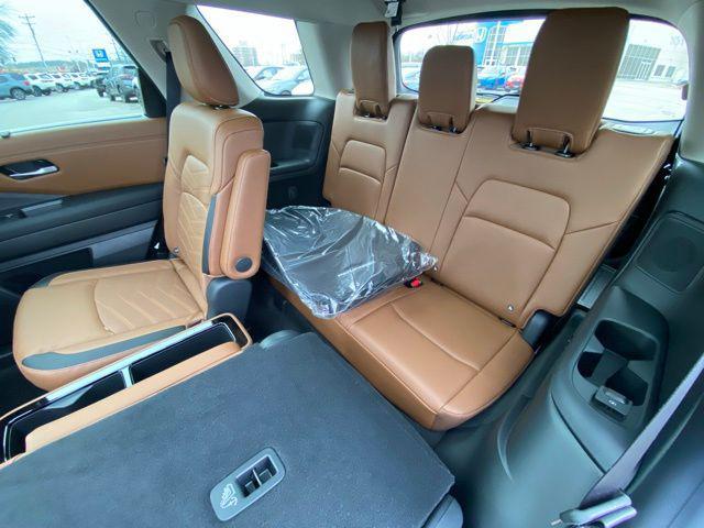 new 2025 Nissan Pathfinder car, priced at $46,713