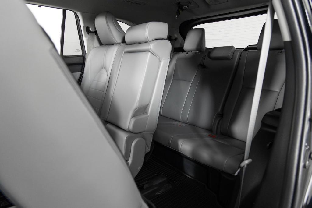 used 2022 Toyota Highlander car, priced at $31,995