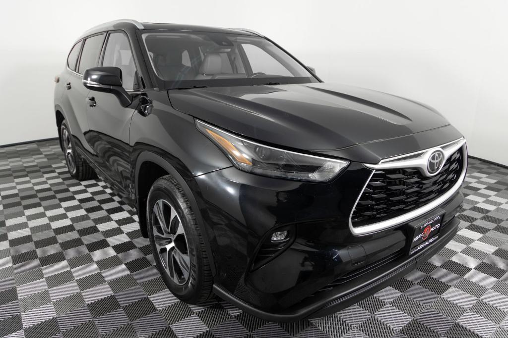 used 2022 Toyota Highlander car, priced at $31,995