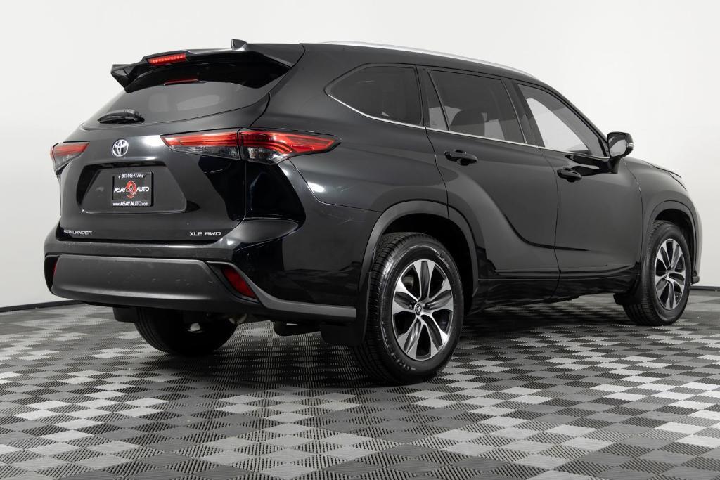 used 2022 Toyota Highlander car, priced at $31,995