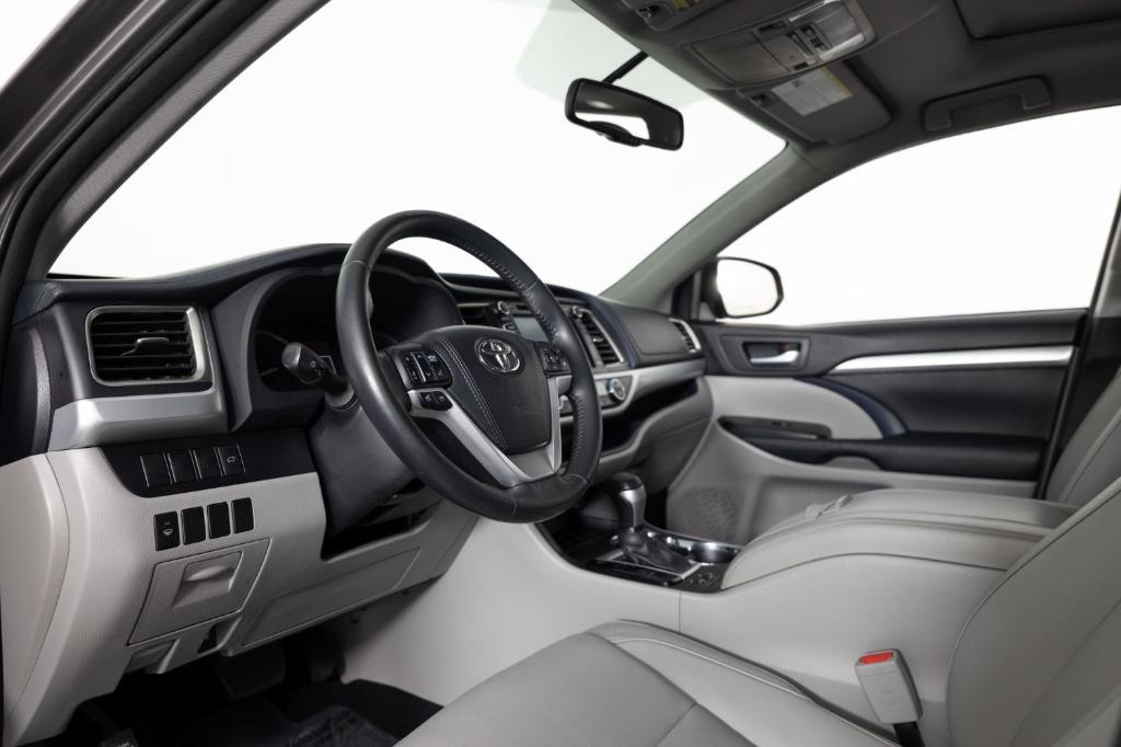 used 2015 Toyota Highlander car, priced at $14,995