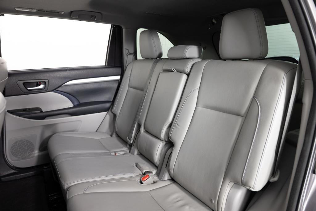 used 2015 Toyota Highlander car, priced at $14,995