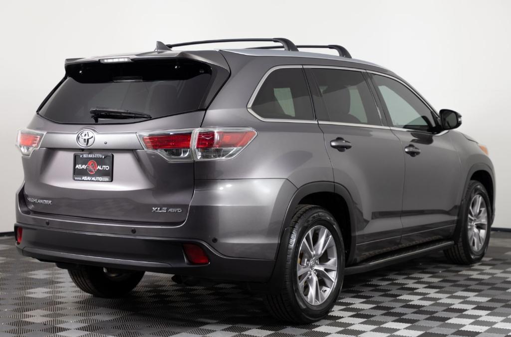 used 2015 Toyota Highlander car, priced at $14,995